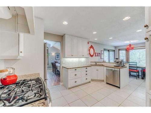 178125 240 Street West, Rural Foothills County, AB - Indoor Photo Showing Kitchen