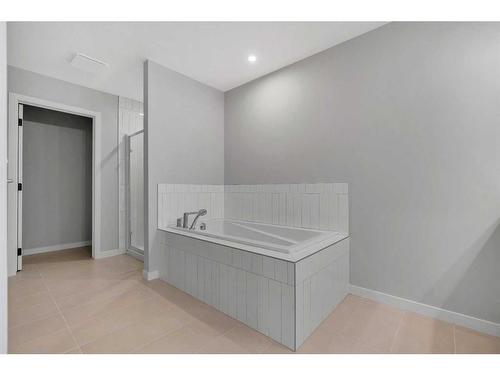 42 Savoy Landing Se, Calgary, AB - Indoor Photo Showing Bathroom