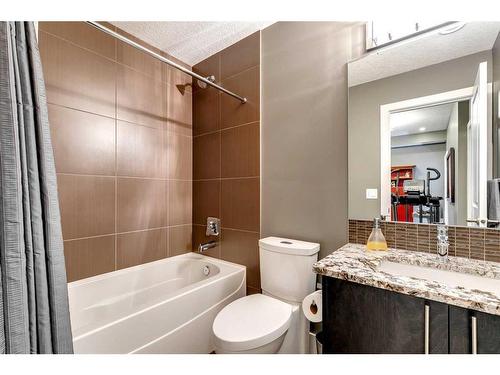 45 Westmore Place Sw, Calgary, AB - Indoor Photo Showing Bathroom