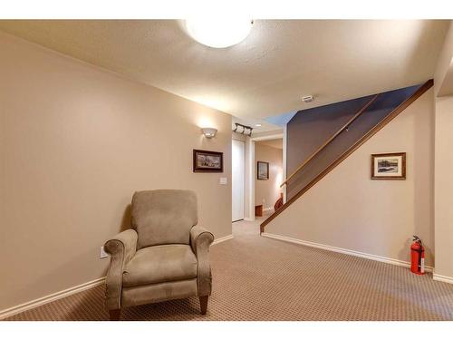 407 Whiteridge Crescent Ne, Calgary, AB - Indoor Photo Showing Other Room