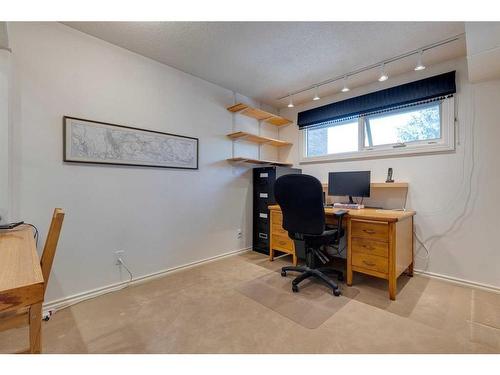 407 Whiteridge Crescent Ne, Calgary, AB - Indoor Photo Showing Office