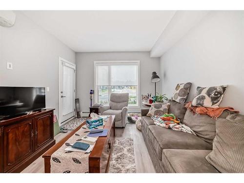 112-150 Shawnee Square Sw, Calgary, AB - Indoor Photo Showing Living Room