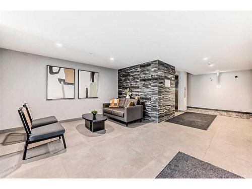 112-150 Shawnee Square Sw, Calgary, AB - Indoor