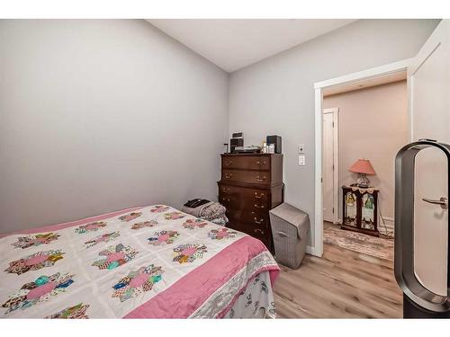 112-150 Shawnee Square Sw, Calgary, AB - Indoor Photo Showing Bedroom