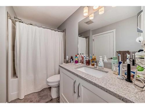 112-150 Shawnee Square Sw, Calgary, AB - Indoor Photo Showing Bathroom