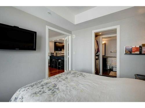 1705-888 4 Avenue Sw, Calgary, AB - Indoor Photo Showing Bedroom