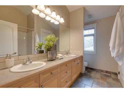 1221 20 Street Nw, Calgary, AB - Indoor Photo Showing Bathroom