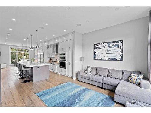 2614 35 Street Sw, Calgary, AB - Indoor Photo Showing Living Room