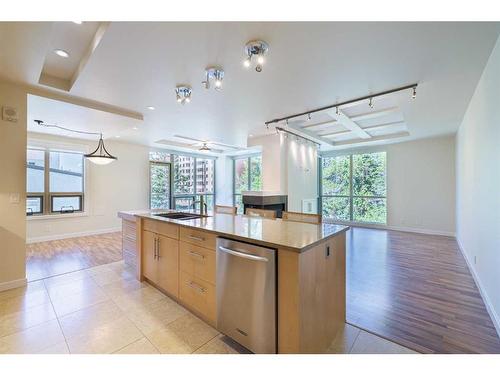 304-701 3 Avenue Sw, Calgary, AB - Indoor Photo Showing Kitchen