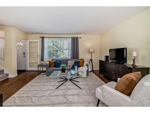 667 Merrill Drive Ne, Calgary, AB - Indoor Photo Showing Living Room