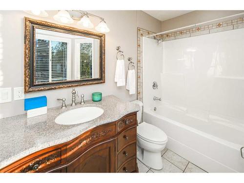 62 Edgebank Circle Nw, Calgary, AB - Indoor Photo Showing Bathroom