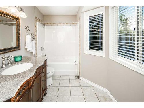 62 Edgebank Circle Nw, Calgary, AB - Indoor Photo Showing Bathroom