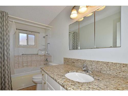 1047 Rundleside Drive Ne, Calgary, AB - Indoor Photo Showing Bathroom