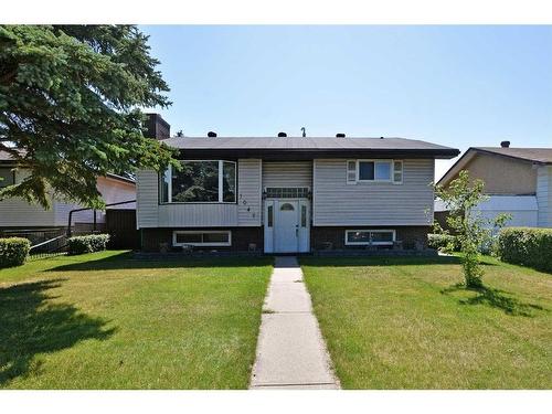 1047 Rundleside Drive Ne, Calgary, AB - Outdoor With Facade