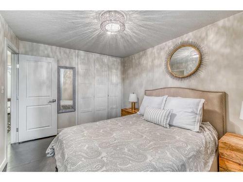 302-1309 14 Avenue Sw, Calgary, AB - Indoor Photo Showing Bedroom