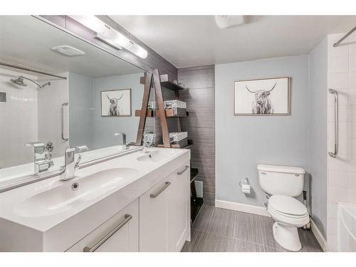 302-1309 14 Avenue Sw, Calgary, AB - Indoor Photo Showing Bathroom