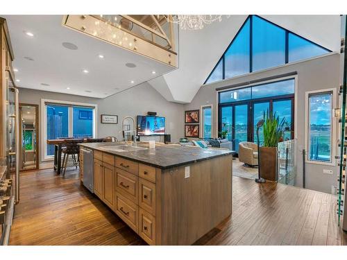 607 13A Street Ne, Calgary, AB - Indoor Photo Showing Kitchen With Double Sink