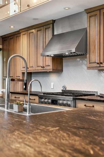 607 13A Street Ne, Calgary, AB - Indoor Photo Showing Kitchen With Double Sink