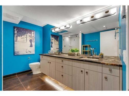 607 13A Street Ne, Calgary, AB - Indoor Photo Showing Bathroom