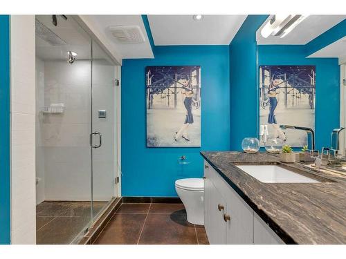 607 13A Street Ne, Calgary, AB - Indoor Photo Showing Bathroom