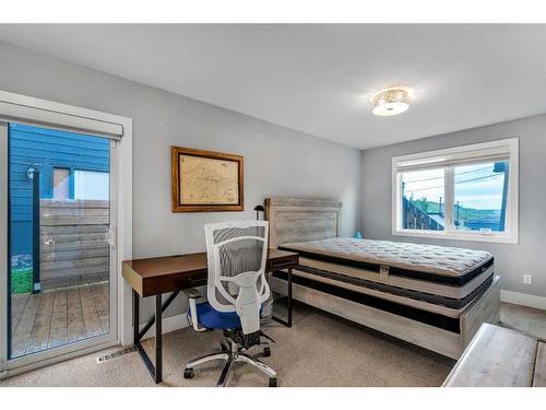 607 13A Street Ne, Calgary, AB - Indoor Photo Showing Bedroom