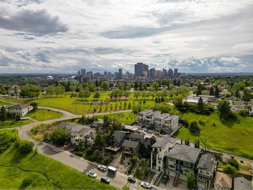 607 13A Street Ne, Calgary, AB - Outdoor With View