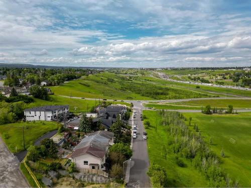 607 13A Street Ne, Calgary, AB - Outdoor With View