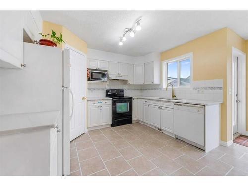 63 Saddlemont Way Ne, Calgary, AB - Indoor Photo Showing Kitchen