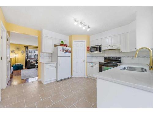 63 Saddlemont Way Ne, Calgary, AB - Indoor Photo Showing Kitchen