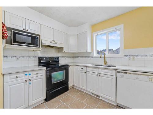 63 Saddlemont Way Ne, Calgary, AB - Indoor Photo Showing Kitchen