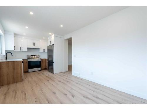 134 Martinbrook Road Ne, Calgary, AB - Indoor Photo Showing Kitchen