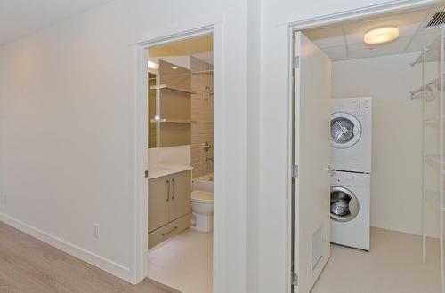 405-301 10 Street Nw, Calgary, AB - Indoor Photo Showing Laundry Room