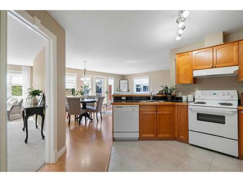 405-417 3 Avenue Ne, Calgary, AB - Indoor Photo Showing Kitchen With Double Sink