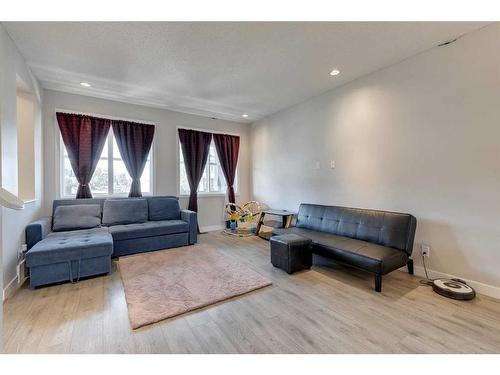 41 Legacy Glen Row Se, Calgary, AB - Indoor Photo Showing Living Room