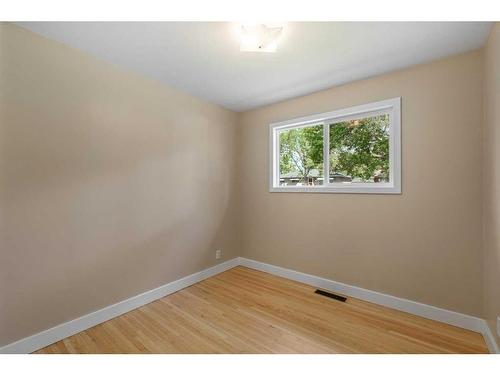 1953 Cottonwood Crescent Se, Calgary, AB - Indoor Photo Showing Other Room