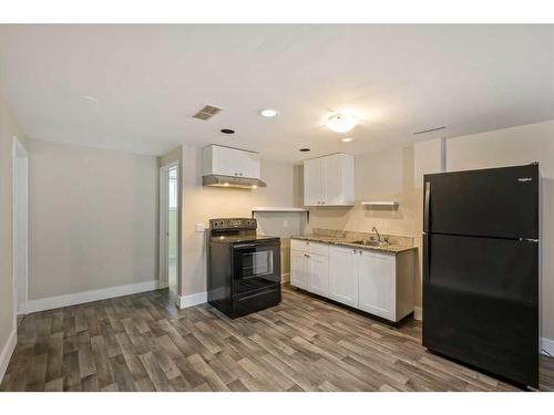 1953 Cottonwood Crescent Se, Calgary, AB - Indoor Photo Showing Kitchen