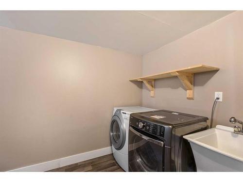 1953 Cottonwood Crescent Se, Calgary, AB - Indoor Photo Showing Laundry Room