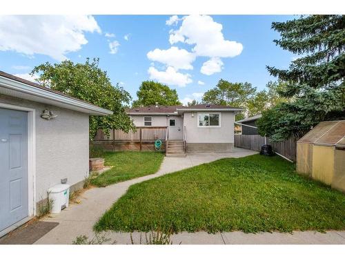 1953 Cottonwood Crescent Se, Calgary, AB - Outdoor