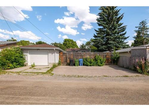 1953 Cottonwood Crescent Se, Calgary, AB - Outdoor