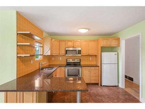 1953 Cottonwood Crescent Se, Calgary, AB - Indoor Photo Showing Kitchen