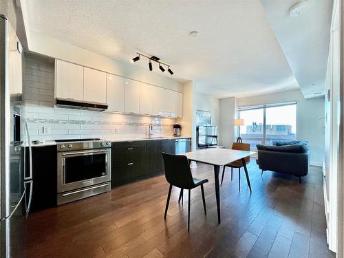 1404-930 6 Avenue Sw, Calgary, AB - Indoor Photo Showing Kitchen With Upgraded Kitchen