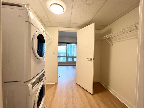 1404-930 6 Avenue Sw, Calgary, AB - Indoor Photo Showing Laundry Room