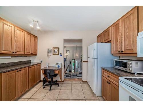 7336 Silver Mead Road Nw, Calgary, AB - Indoor Photo Showing Kitchen