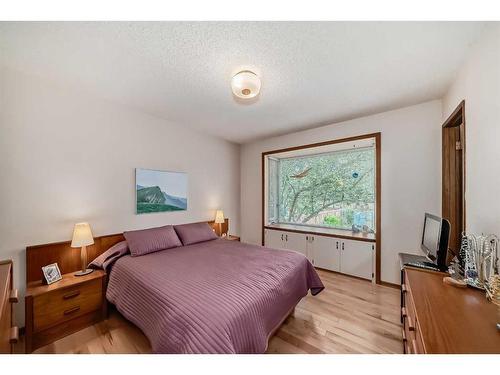 7336 Silver Mead Road Nw, Calgary, AB - Indoor Photo Showing Bedroom