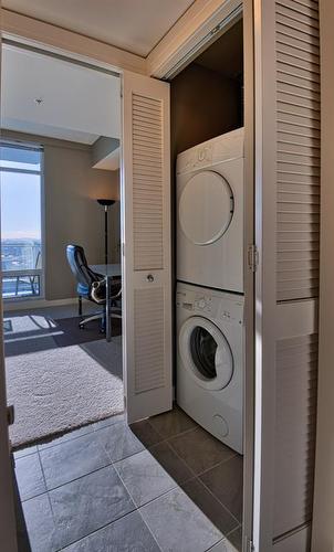 2505-215 13 Avenue Sw, Calgary, AB - Indoor Photo Showing Bathroom