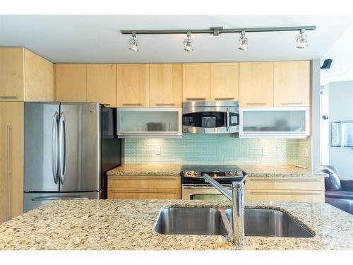 2505-215 13 Avenue Sw, Calgary, AB - Indoor Photo Showing Kitchen With Stainless Steel Kitchen With Double Sink With Upgraded Kitchen