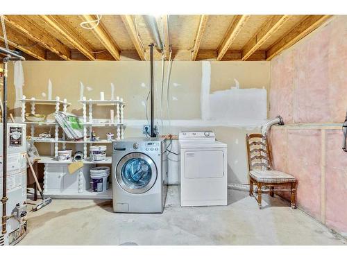 228 Willowbrook Close Nw, Airdrie, AB - Indoor Photo Showing Laundry Room