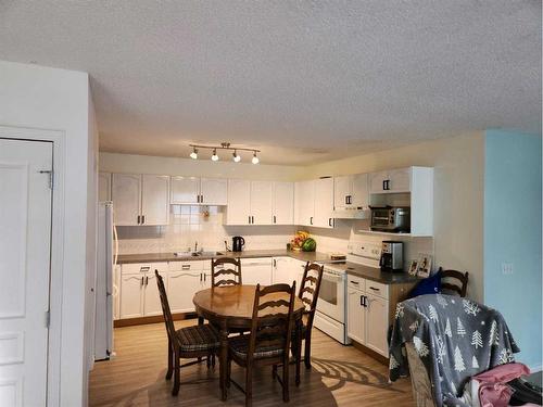 228 Willowbrook Close Nw, Airdrie, AB - Indoor Photo Showing Other Room