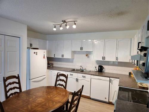 228 Willowbrook Close Nw, Airdrie, AB - Indoor Photo Showing Other Room