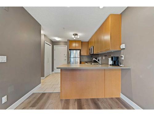 # 202-35 Richard Court Sw, Calgary, AB - Indoor Photo Showing Kitchen